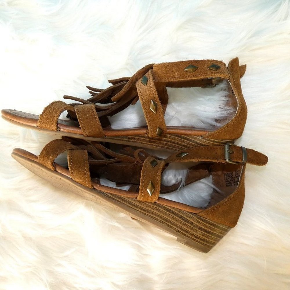MinneTonka Melina Fringe Wedge Size 7 - Picture 15 of 15